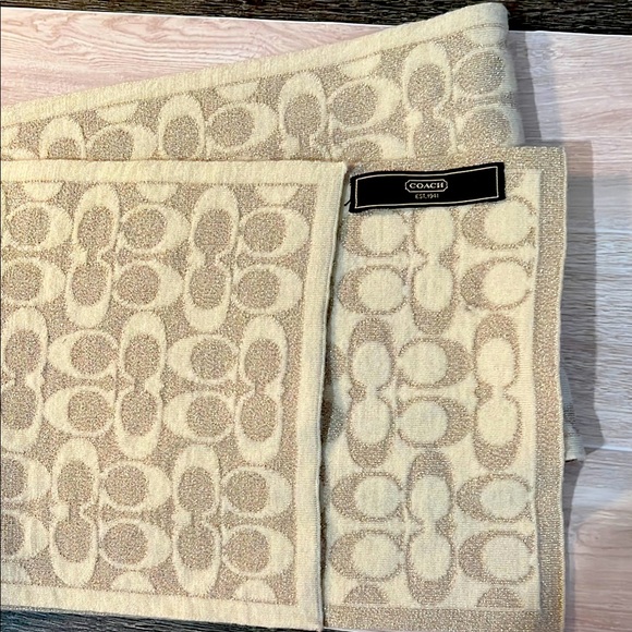 🩵Coach Cream and Tan and gold accent scarf - Picture 5 of 16